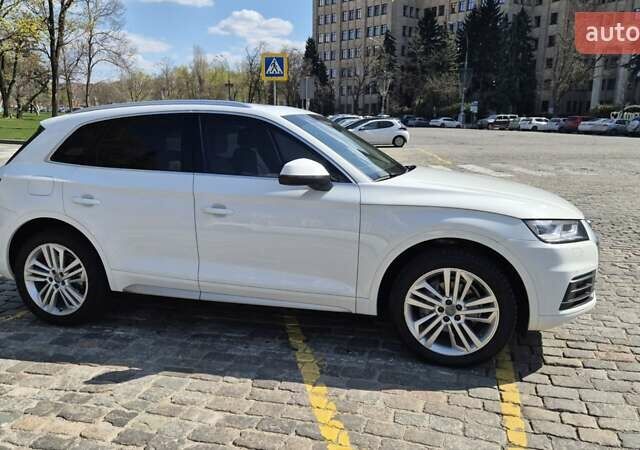 Белый Ауди Ку 5, объемом двигателя 1.98 л и пробегом 57 тыс. км за 30000 $, фото 16 на Automoto.ua