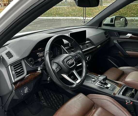 Белый Ауди Ку 5, объемом двигателя 2 л и пробегом 135 тыс. км за 17800 $, фото 2 на Automoto.ua