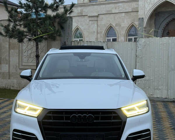 Белый Ауди Ку 5, объемом двигателя 2 л и пробегом 108 тыс. км за 28500 $, фото 4 на Automoto.ua