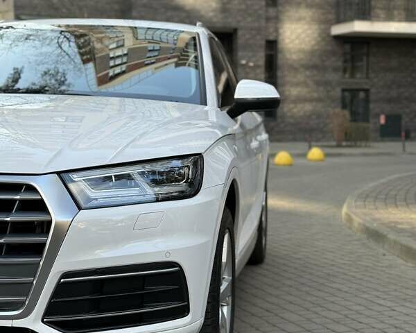 Белый Ауди Ку 5, объемом двигателя 1.98 л и пробегом 180 тыс. км за 22299 $, фото 2 на Automoto.ua