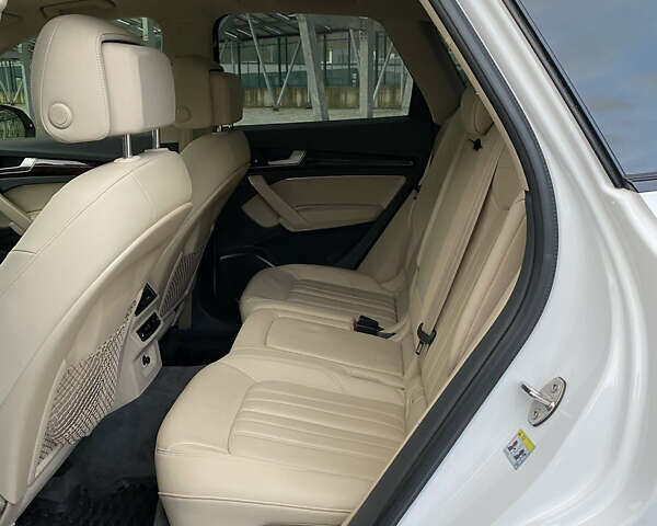 Белый Ауди Ку 5, объемом двигателя 1.98 л и пробегом 143 тыс. км за 23500 $, фото 5 на Automoto.ua