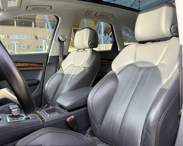 Белый Ауди Ку 5, объемом двигателя 1.98 л и пробегом 100 тыс. км за 27000 $, фото 10 на Automoto.ua