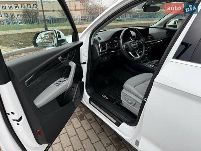 Белый Ауди Ку 5, объемом двигателя 1.98 л и пробегом 95 тыс. км за 29400 $, фото 13 на Automoto.ua