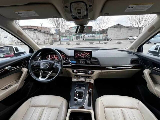 Белый Ауди Ку 5, объемом двигателя 2 л и пробегом 77 тыс. км за 16000 $, фото 3 на Automoto.ua