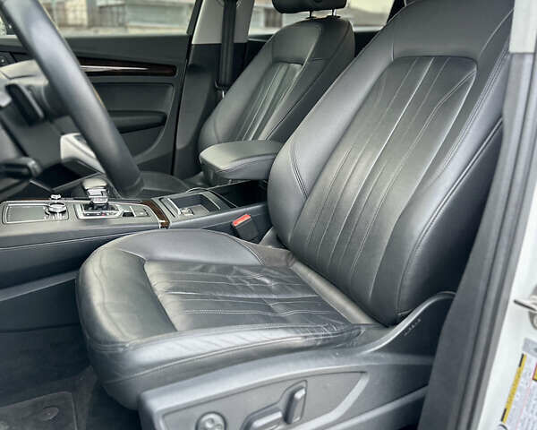 Белый Ауди Ку 5, объемом двигателя 2 л и пробегом 162 тыс. км за 22500 $, фото 23 на Automoto.ua