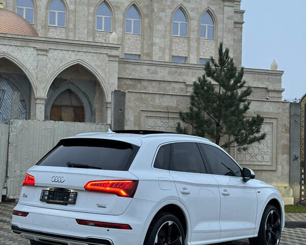 Белый Ауди Ку 5, объемом двигателя 2 л и пробегом 108 тыс. км за 28500 $, фото 7 на Automoto.ua