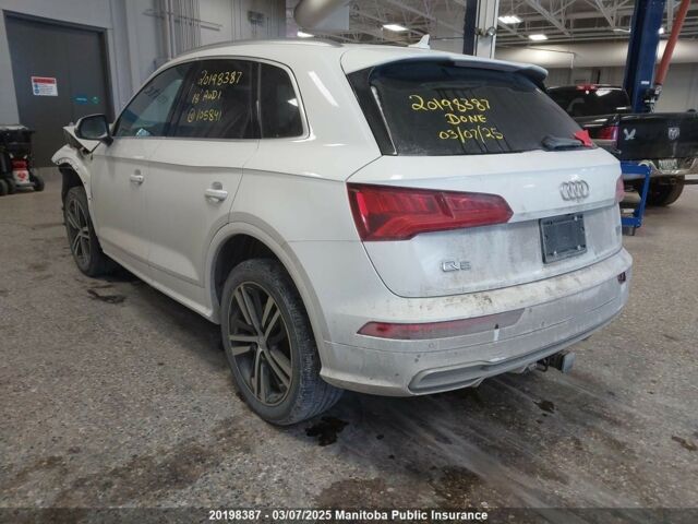 Белый Ауди Ку 5, объемом двигателя 2 л и пробегом 131 тыс. км за 18500 $, фото 3 на Automoto.ua