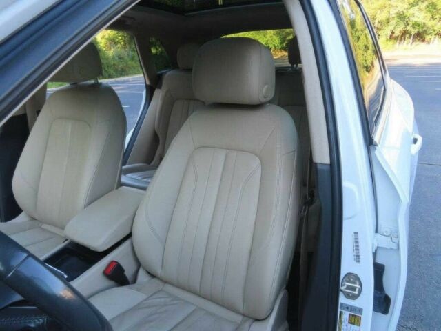 Білий Ауді Ку 5, об'ємом двигуна 2 л та пробігом 30 тис. км за 15000 $, фото 11 на Automoto.ua