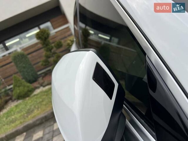 Белый Ауди Ку 5, объемом двигателя 2 л и пробегом 135 тыс. км за 26950 $, фото 82 на Automoto.ua