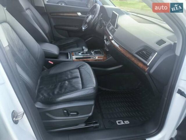 Белый Ауди Ку 5, объемом двигателя 1.98 л и пробегом 211 тыс. км за 18700 $, фото 37 на Automoto.ua