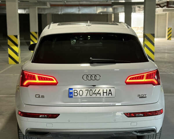 Белый Ауди Ку 5, объемом двигателя 2 л и пробегом 168 тыс. км за 26990 $, фото 4 на Automoto.ua