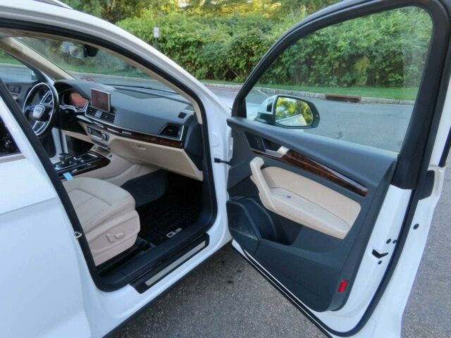 Білий Ауді Ку 5, об'ємом двигуна 2 л та пробігом 30 тис. км за 15000 $, фото 9 на Automoto.ua