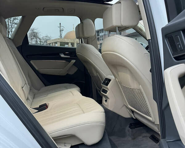 Белый Ауди Ку 5, объемом двигателя 2 л и пробегом 108 тыс. км за 28500 $, фото 15 на Automoto.ua