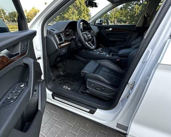 Белый Ауди Ку 5, объемом двигателя 1.98 л и пробегом 90 тыс. км за 26700 $, фото 13 на Automoto.ua