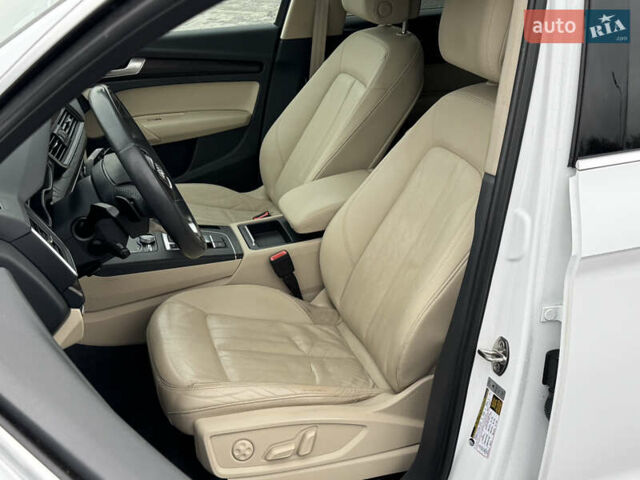 Білий Ауді Ку 5, об'ємом двигуна 1.98 л та пробігом 159 тис. км за 24699 $, фото 41 на Automoto.ua