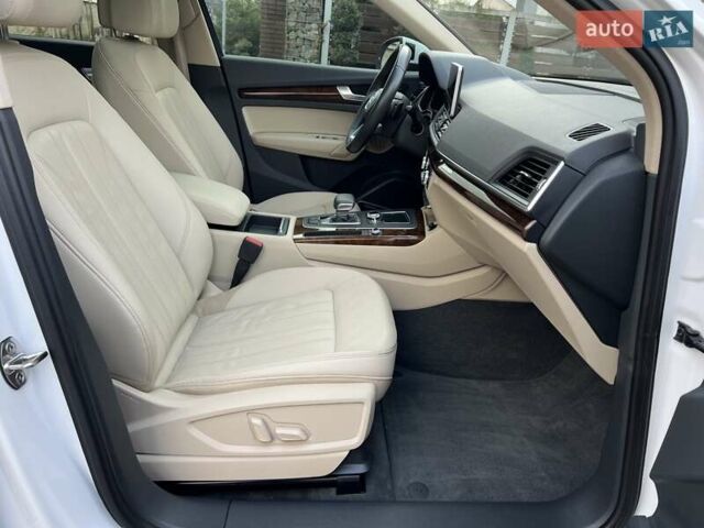 Белый Ауди Ку 5, объемом двигателя 2 л и пробегом 135 тыс. км за 26950 $, фото 122 на Automoto.ua