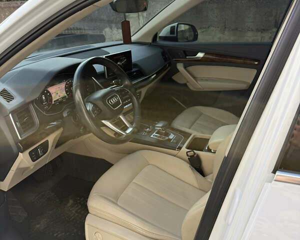 Белый Ауди Ку 5, объемом двигателя 2 л и пробегом 168 тыс. км за 26990 $, фото 18 на Automoto.ua