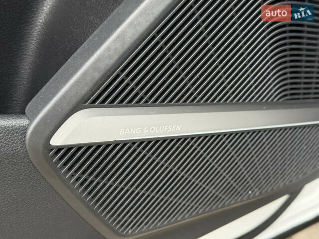 Белый Ауди Ку 5, объемом двигателя 1.98 л и пробегом 95 тыс. км за 29400 $, фото 15 на Automoto.ua