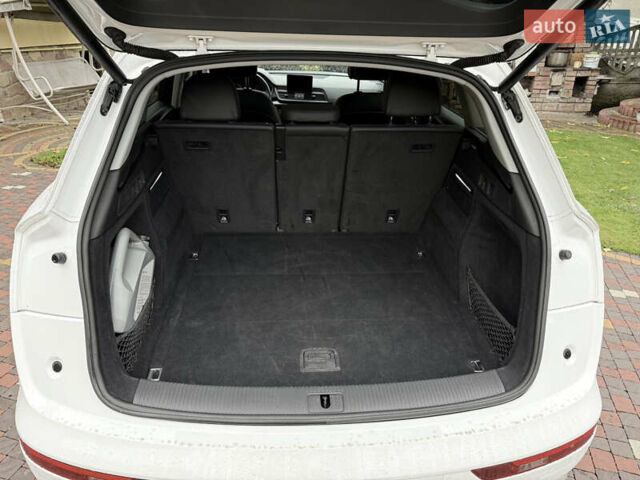 Белый Ауди Ку 5, объемом двигателя 2 л и пробегом 171 тыс. км за 20000 $, фото 23 на Automoto.ua