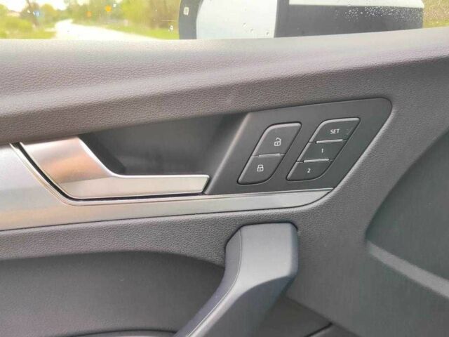 Белый Ауди Ку 5, объемом двигателя 2 л и пробегом 90 тыс. км за 16800 $, фото 13 на Automoto.ua