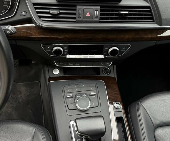 Белый Ауди Ку 5, объемом двигателя 2 л и пробегом 171 тыс. км за 20000 $, фото 25 на Automoto.ua