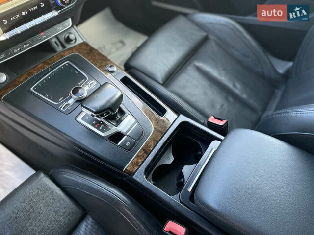 Белый Ауди Ку 5, объемом двигателя 1.98 л и пробегом 193 тыс. км за 25000 $, фото 24 на Automoto.ua