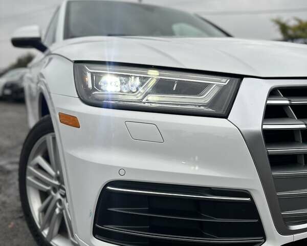 Білий Ауді Ку 5, об'ємом двигуна 2 л та пробігом 206 тис. км за 23600 $, фото 1 на Automoto.ua
