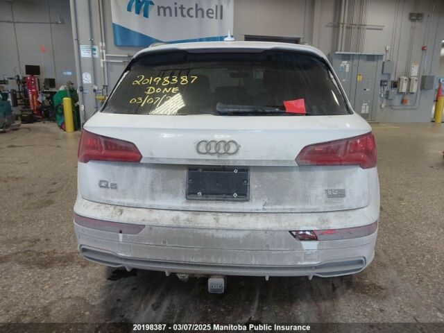 Белый Ауди Ку 5, объемом двигателя 2 л и пробегом 131 тыс. км за 18500 $, фото 4 на Automoto.ua