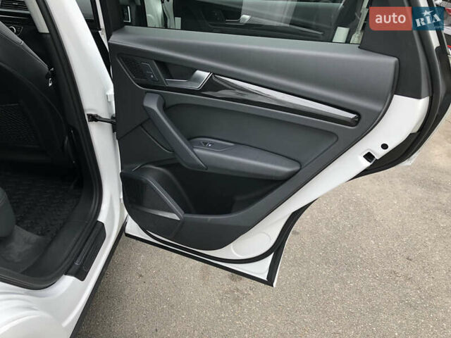 Белый Ауди Ку 5, объемом двигателя 2 л и пробегом 155 тыс. км за 17980 $, фото 47 на Automoto.ua