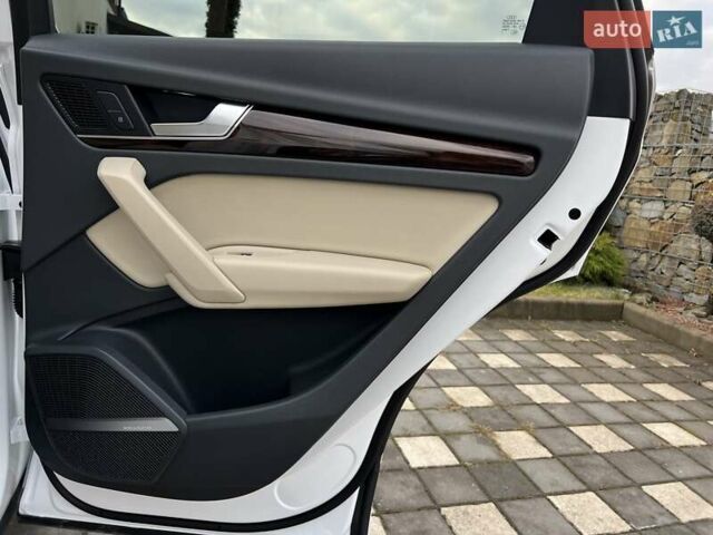 Белый Ауди Ку 5, объемом двигателя 2 л и пробегом 135 тыс. км за 26950 $, фото 114 на Automoto.ua