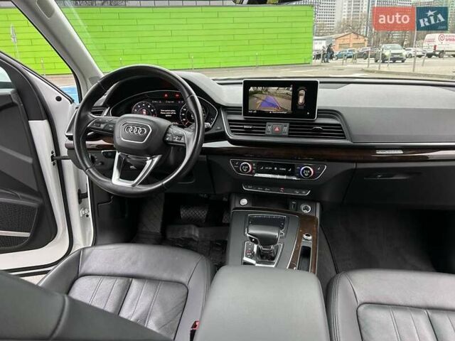 Белый Ауди Ку 5, объемом двигателя 1.98 л и пробегом 107 тыс. км за 26900 $, фото 3 на Automoto.ua