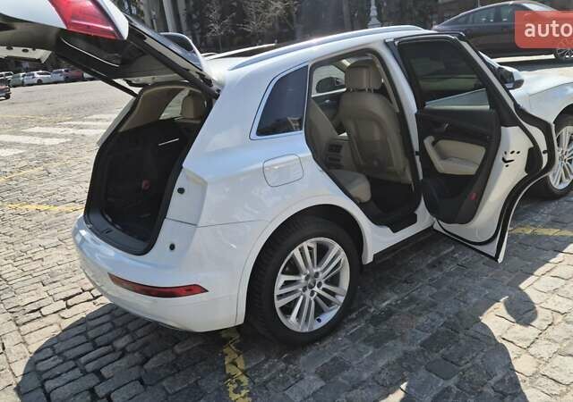 Белый Ауди Ку 5, объемом двигателя 1.98 л и пробегом 57 тыс. км за 30000 $, фото 24 на Automoto.ua