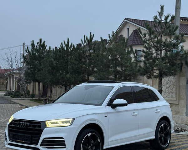 Белый Ауди Ку 5, объемом двигателя 2 л и пробегом 108 тыс. км за 28500 $, фото 2 на Automoto.ua