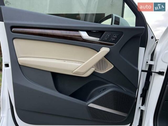 Белый Ауди Ку 5, объемом двигателя 2 л и пробегом 135 тыс. км за 26950 $, фото 96 на Automoto.ua