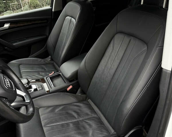 Белый Ауди Ку 5, объемом двигателя 2 л и пробегом 171 тыс. км за 20000 $, фото 20 на Automoto.ua