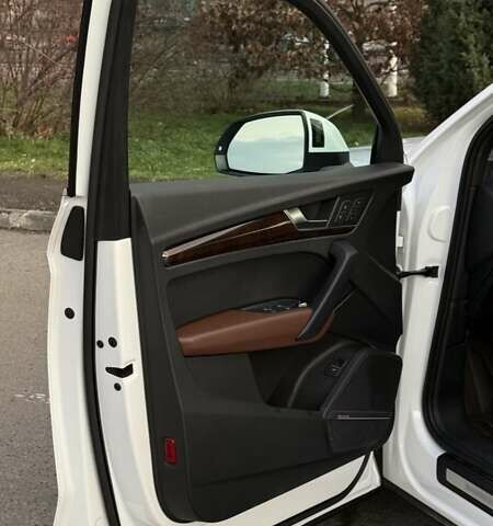 Белый Ауди Ку 5, объемом двигателя 1.98 л и пробегом 108 тыс. км за 26700 $, фото 14 на Automoto.ua