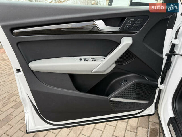 Белый Ауди Ку 5, объемом двигателя 1.98 л и пробегом 95 тыс. км за 29400 $, фото 14 на Automoto.ua