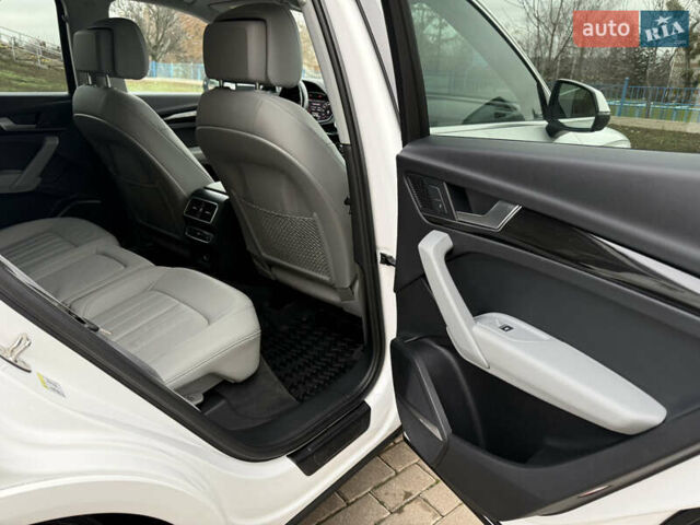 Белый Ауди Ку 5, объемом двигателя 1.98 л и пробегом 95 тыс. км за 29400 $, фото 27 на Automoto.ua