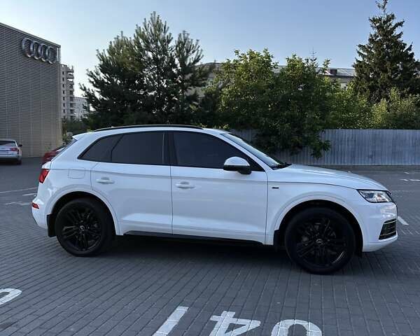 Белый Ауди Ку 5, объемом двигателя 1.98 л и пробегом 90 тыс. км за 26700 $, фото 8 на Automoto.ua