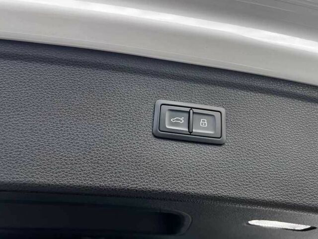 Белый Ауди Ку 5, объемом двигателя 2 л и пробегом 77 тыс. км за 16000 $, фото 8 на Automoto.ua