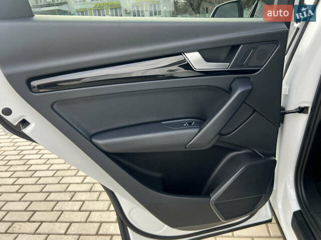 Белый Ауди Ку 5, объемом двигателя 1.97 л и пробегом 287 тыс. км за 27816 $, фото 19 на Automoto.ua