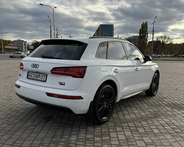 Белый Ауди Ку 5, объемом двигателя 1.98 л и пробегом 100 тыс. км за 27000 $, фото 4 на Automoto.ua