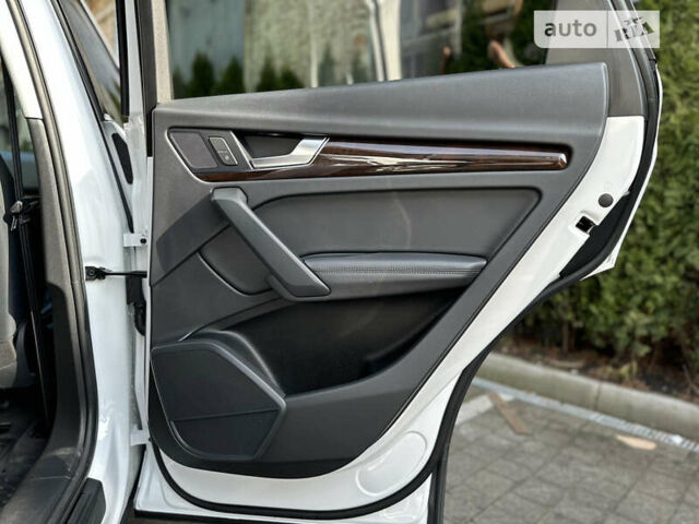 Белый Ауди Ку 5, объемом двигателя 2 л и пробегом 41 тыс. км за 24900 $, фото 67 на Automoto.ua