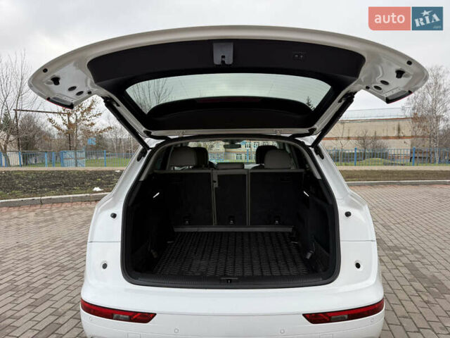 Белый Ауди Ку 5, объемом двигателя 1.98 л и пробегом 95 тыс. км за 29400 $, фото 26 на Automoto.ua