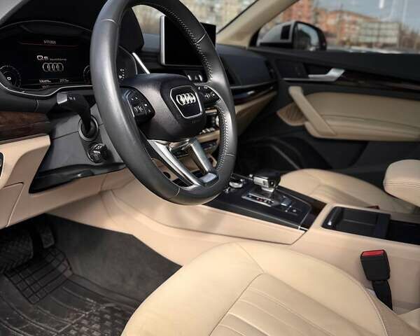 Белый Ауди Ку 5, объемом двигателя 1.98 л и пробегом 106 тыс. км за 25000 $, фото 5 на Automoto.ua