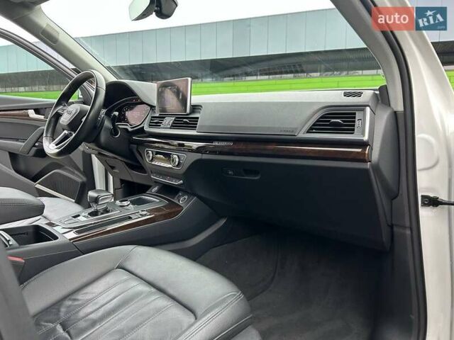 Белый Ауди Ку 5, объемом двигателя 1.98 л и пробегом 107 тыс. км за 26900 $, фото 2 на Automoto.ua