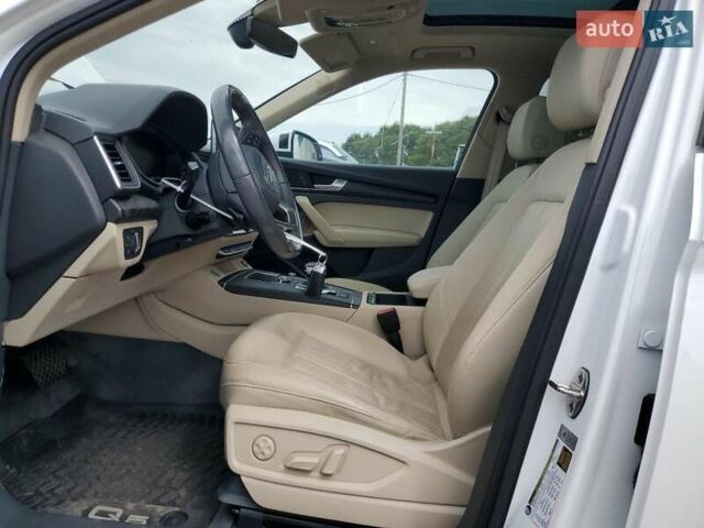 Белый Ауди Ку 5, объемом двигателя 2 л и пробегом 147 тыс. км за 8300 $, фото 6 на Automoto.ua