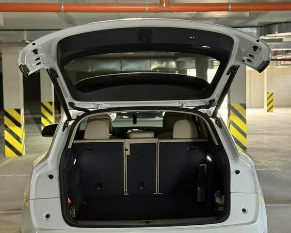 Белый Ауди Ку 5, объемом двигателя 2 л и пробегом 168 тыс. км за 26990 $, фото 7 на Automoto.ua