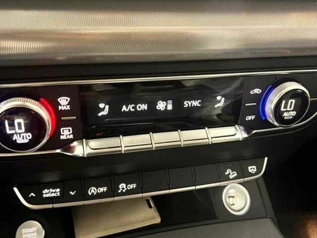 Білий Ауді Ку 5, об'ємом двигуна 2 л та пробігом 95 тис. км за 20000 $, фото 8 на Automoto.ua