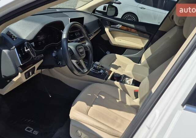 Белый Ауди Ку 5, объемом двигателя 1.98 л и пробегом 57 тыс. км за 30000 $, фото 25 на Automoto.ua